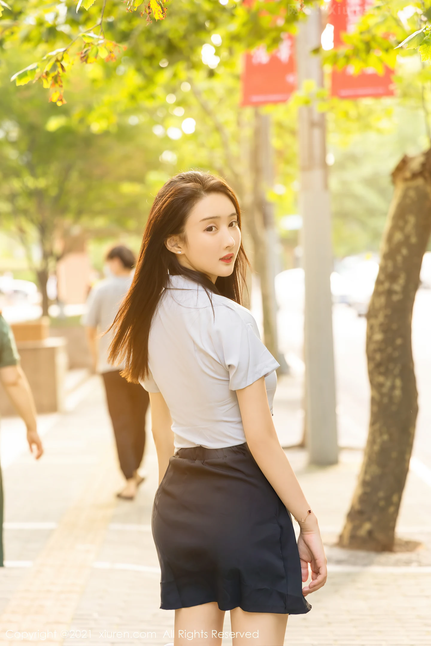图片[3]-[XiuRen秀人网]VOL.3918 新人模特Summer宝宝性感衬衫配黑短裙半脱撩人姿势诱惑写真66P-秀人网官方网站